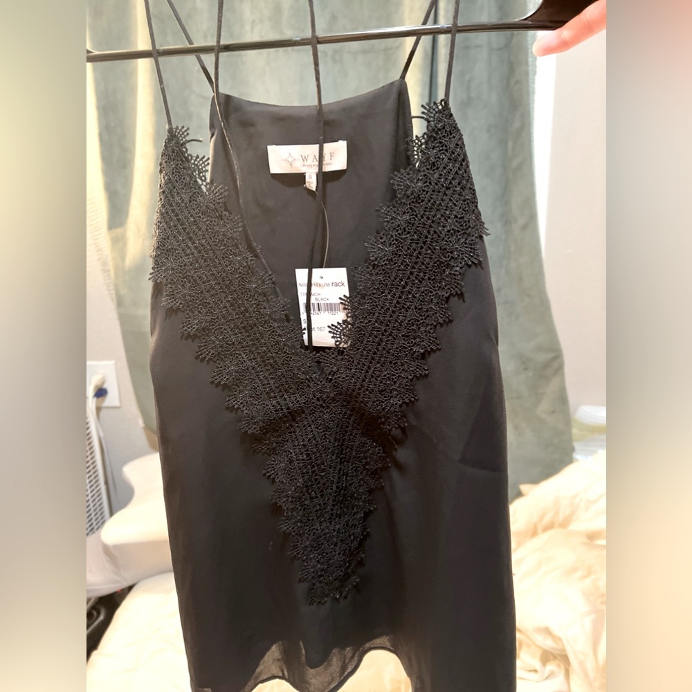 ❤️WAYF brand new with tags blouse and beautiful detailing